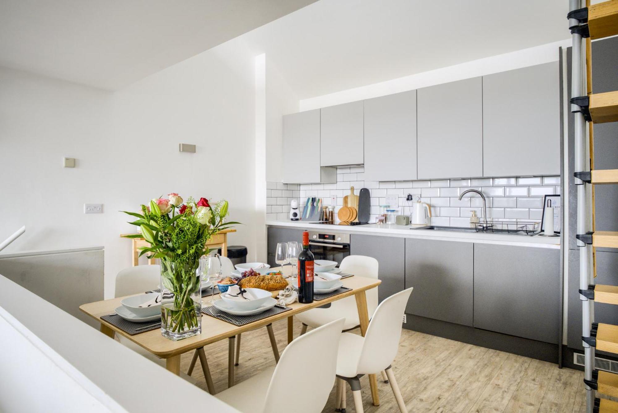 Coventry Large 4-Bed Townhouse By Empower Homes Luaran gambar